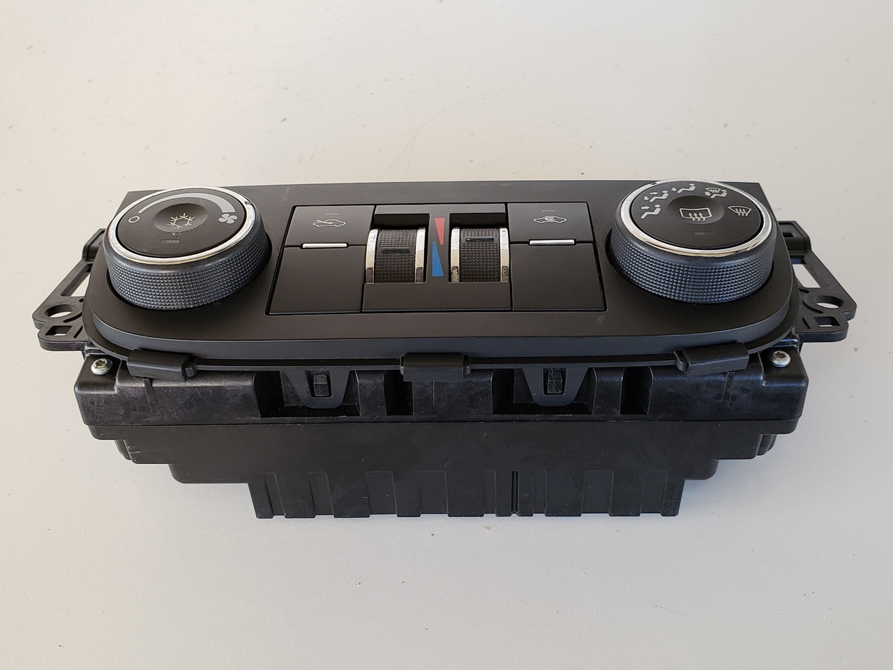 06-11 Chevy Impala 25810839 Climate Control Panel Temperature Unit A/C Heater