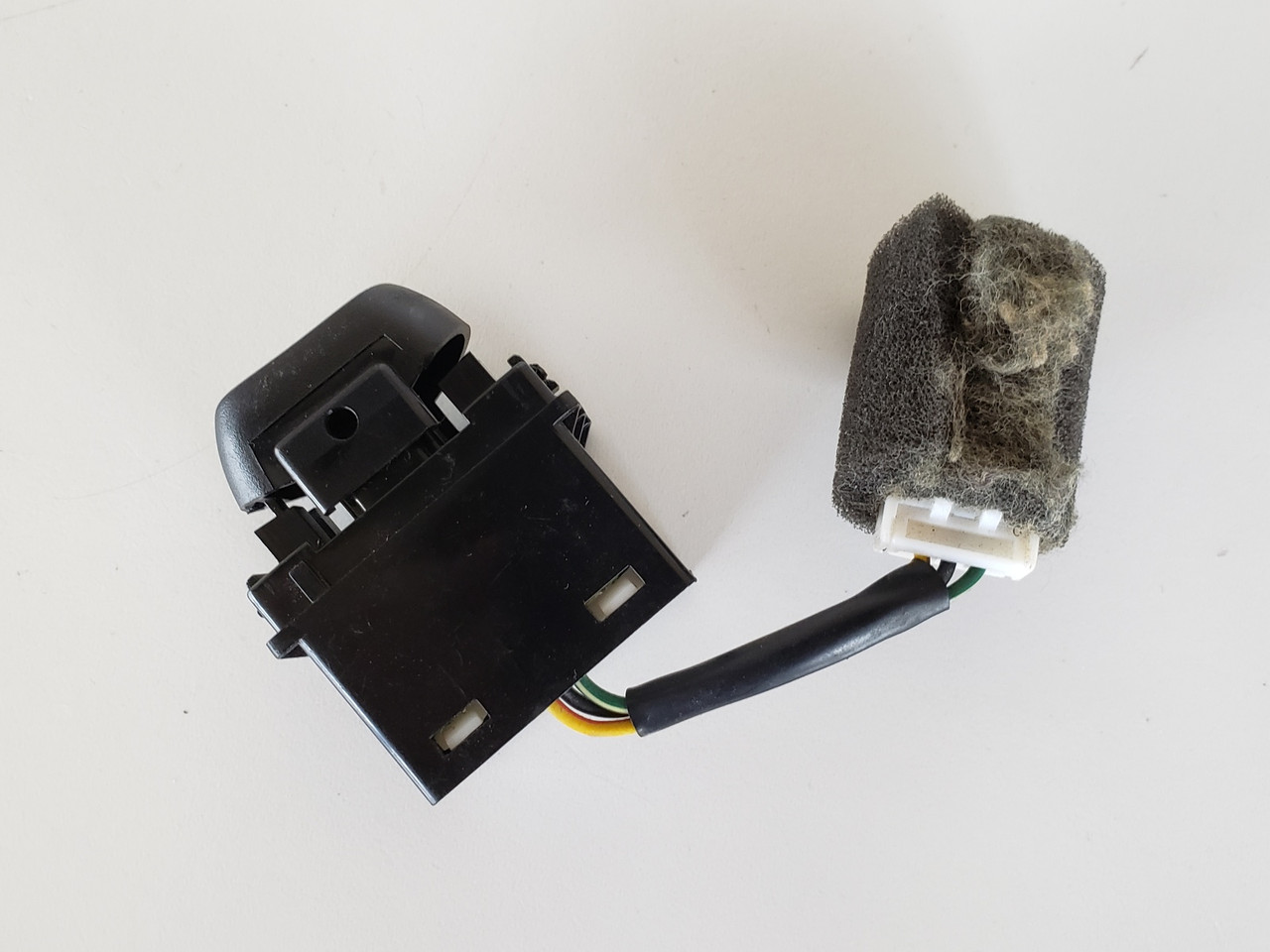 05-08 Suzuki Forenza & Reno Door Lock Switch OEM