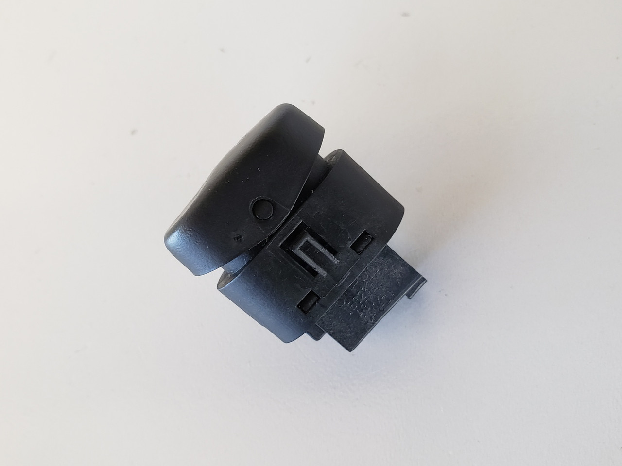 07-09 Saturn Aura 15777132 Door Lock Switch OEM