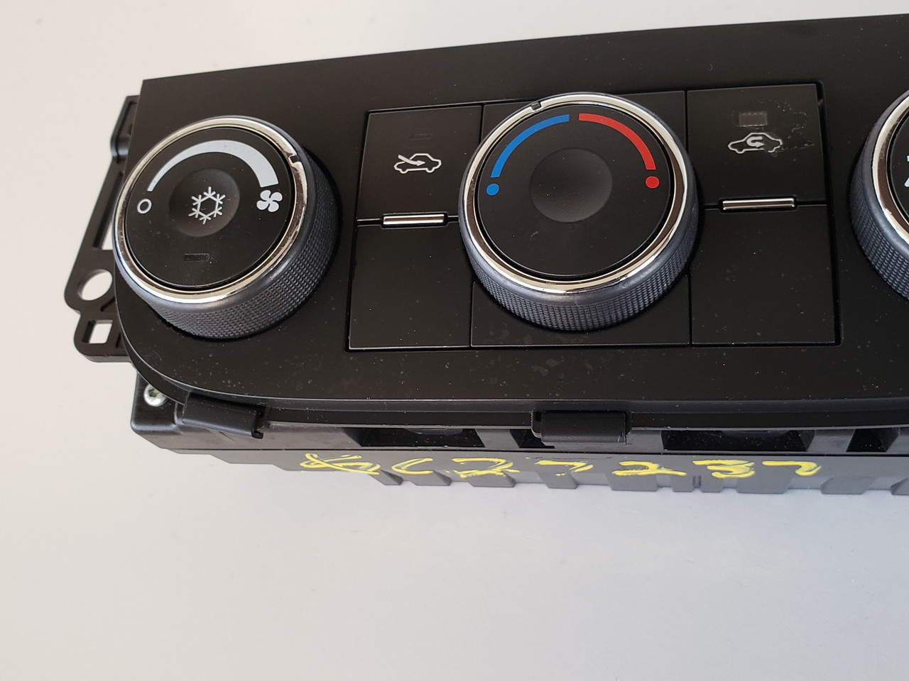 06-11 Chevy Impala 15843974 Climate Control Panel Temperature Unit A/C Heater