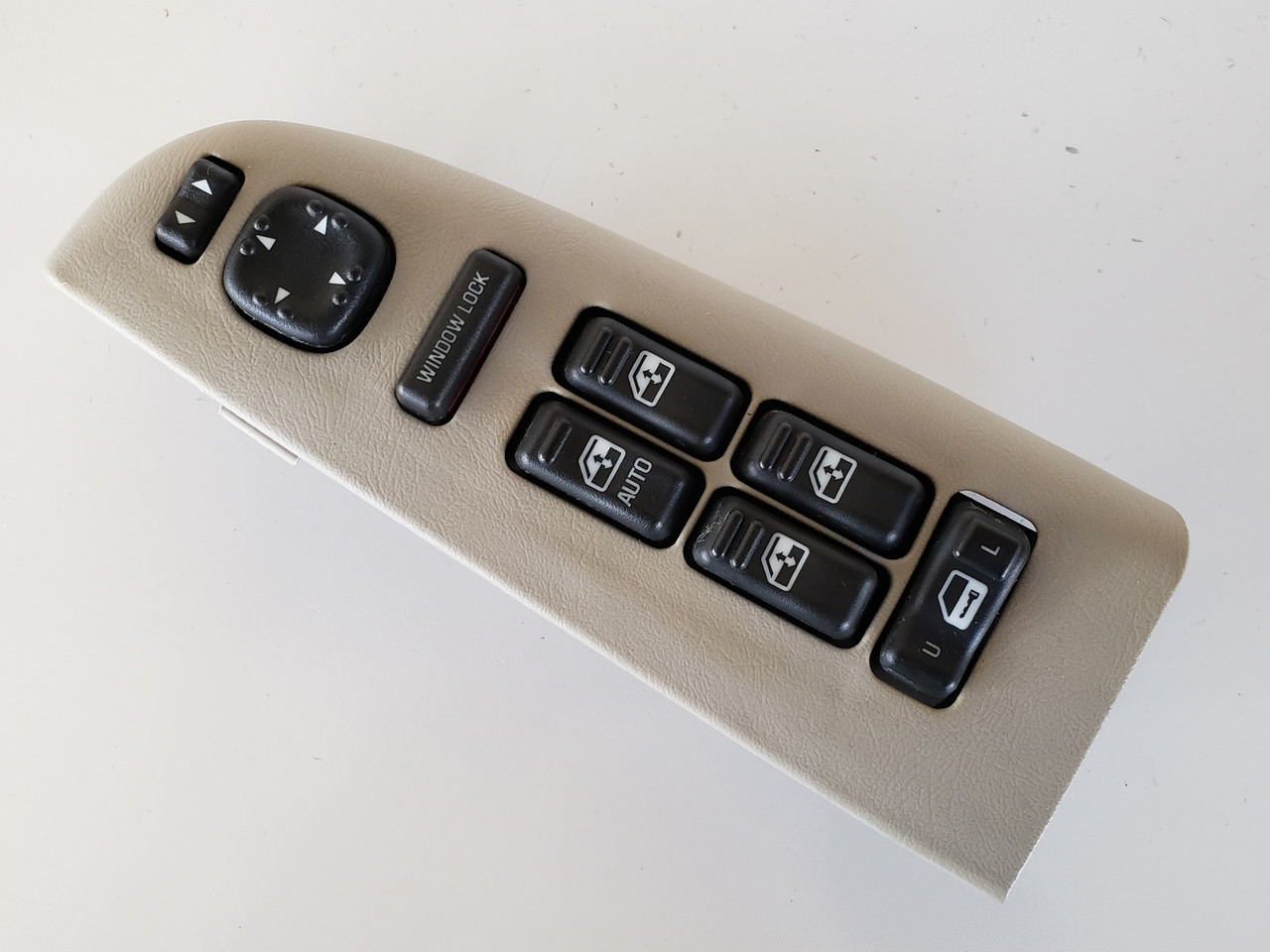 00-02 Chevrolet Chevy Tahoe 15062650 Drivers Side Left Master Window Switch OEM