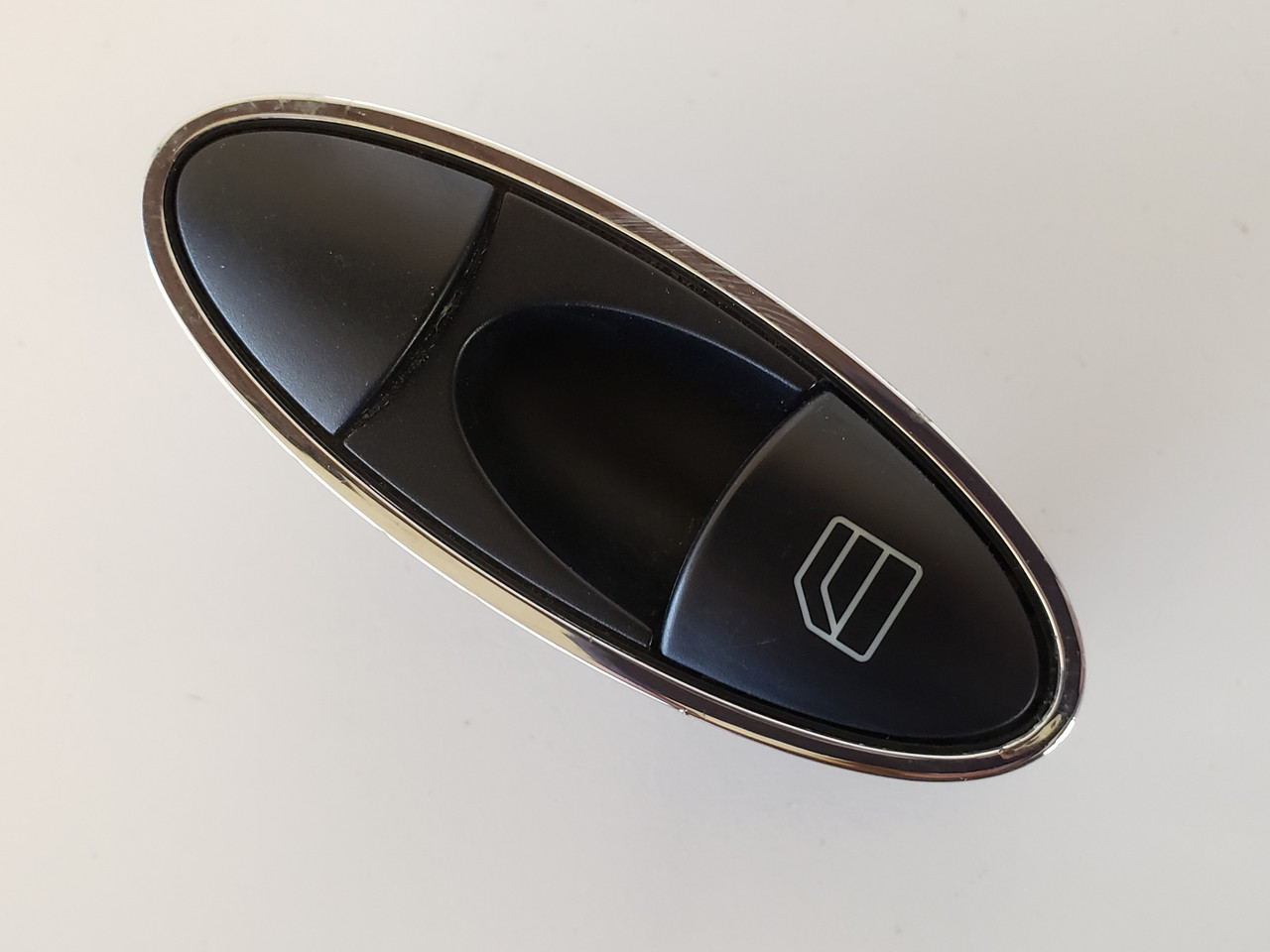 06 Mercedes Benz E Class A2118219758 Right Front  Passenger Window Switch OEM