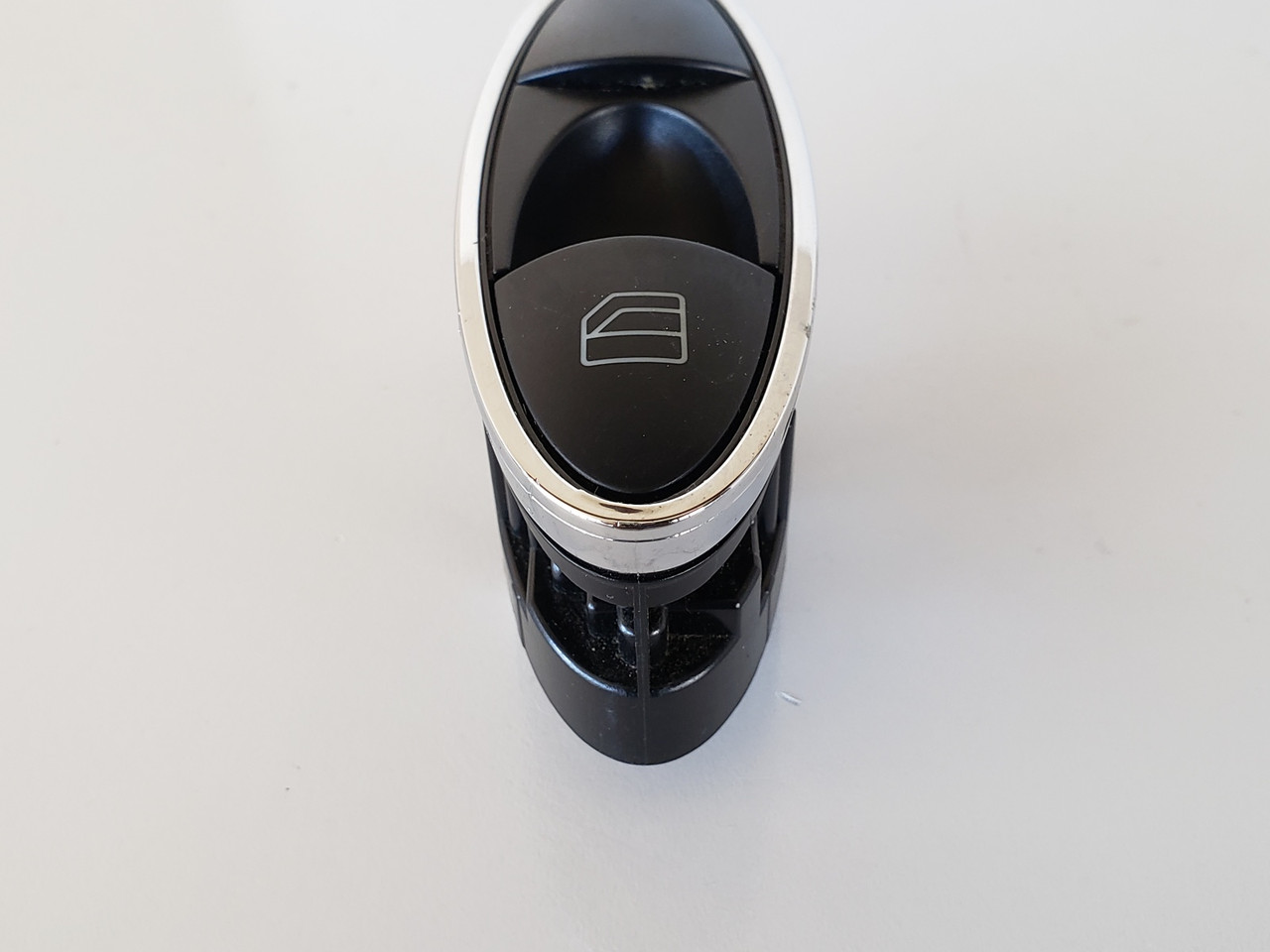 06 Mercedes Benz E Class A2118219758 Right Front  Passenger Window Switch OEM