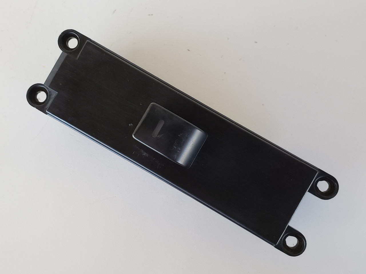 95-99 Nissan Maxima 25411 0L700 Right Front Passenger Window Switch OEM 95-99 Nissan Maxima 25411 0L700 Right Front Passenger Window Switch OEM