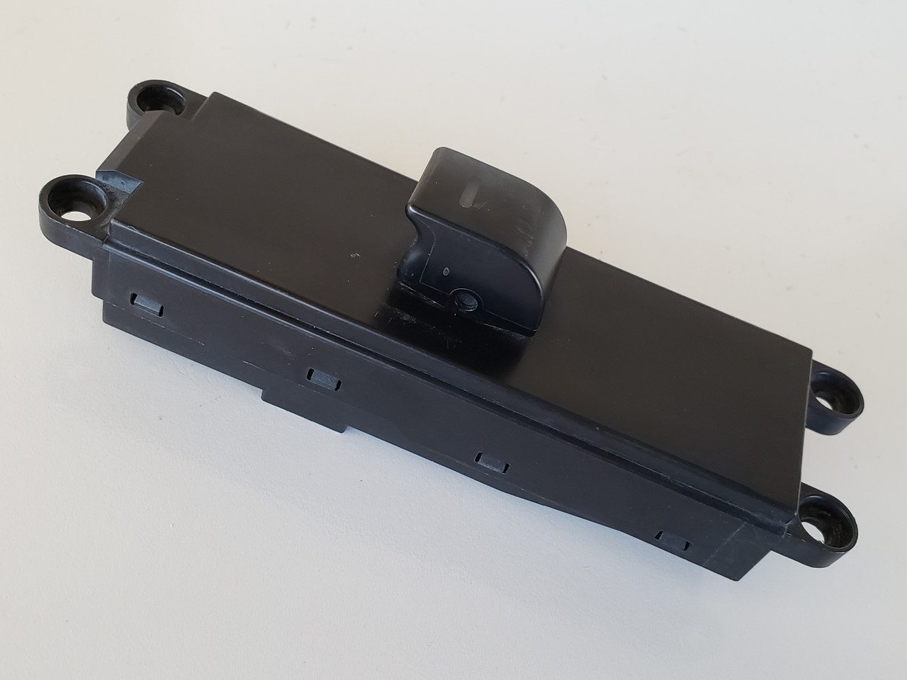 95-99 Nissan Maxima 25411 0L700 Right Front Passenger Window Switch OEM 95-99 Nissan Maxima 25411 0L700 Right Front Passenger Window Switch OEM