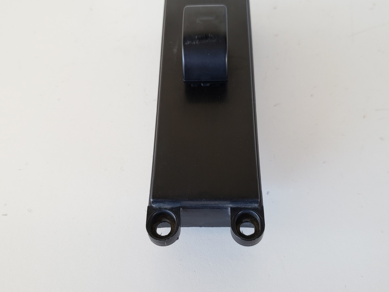 95-99 Nissan Maxima 25411 0L700 Right Front Passenger Window Switch OEM 95-99 Nissan Maxima 25411 0L700 Right Front Passenger Window Switch OEM