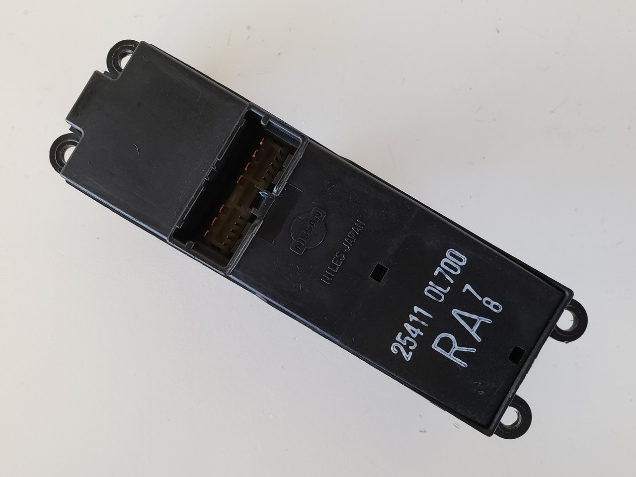 95-99 Nissan Maxima 25411 0L700 Right Front Passenger Window Switch OEM 95-99 Nissan Maxima 25411 0L700 Right Front Passenger Window Switch OEM