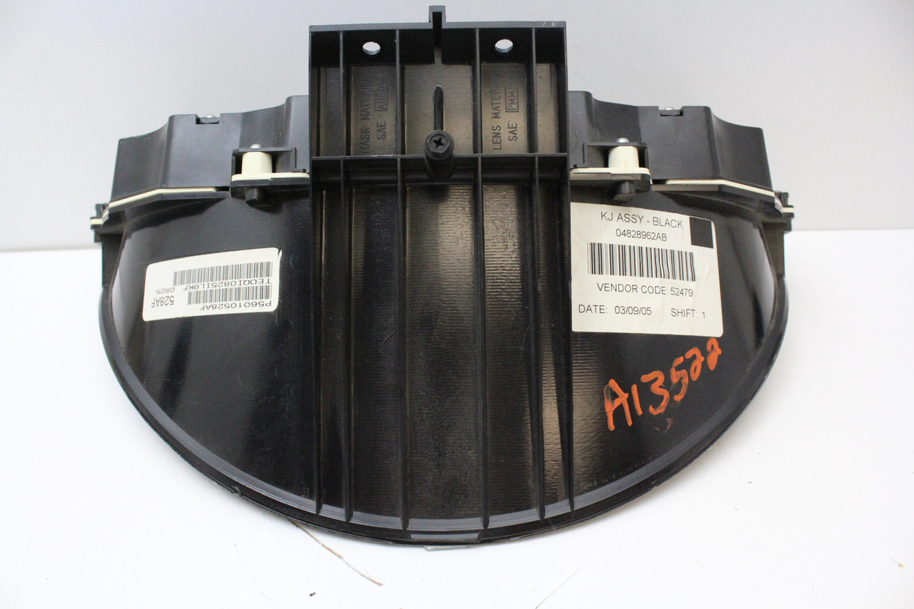 2005 05 Jeep Liberty 56010528AF Speedometer Head Instrument Cluster Gauges 72K