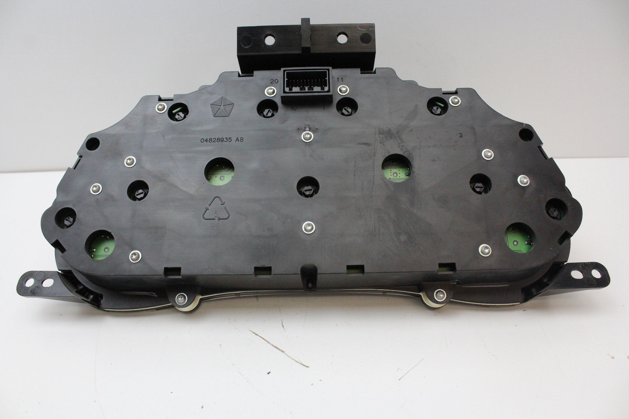 2005 05 Jeep Liberty 56010528AF Speedometer Head Instrument Cluster Gauges 72K