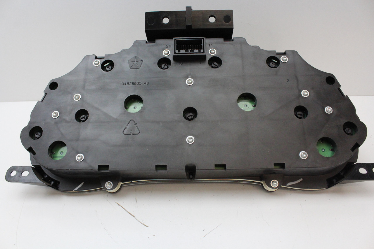 2007 07 Jeep Liberty 05172916AB Speedometer Head Instrument Cluster Gauges 137K