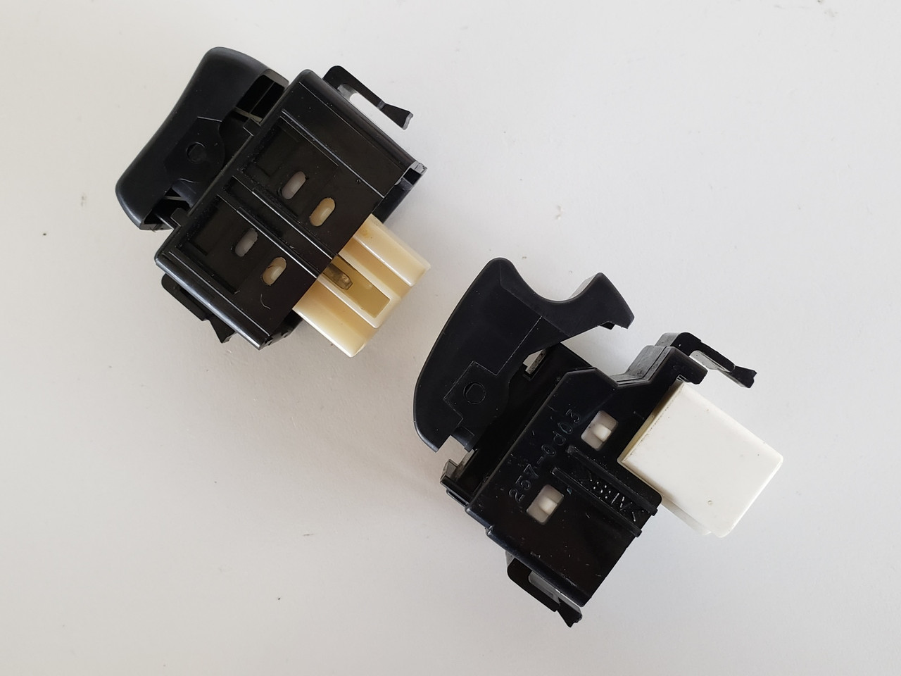 98-02 Toyota Corolla Right Front Passenger Window Switch OEM