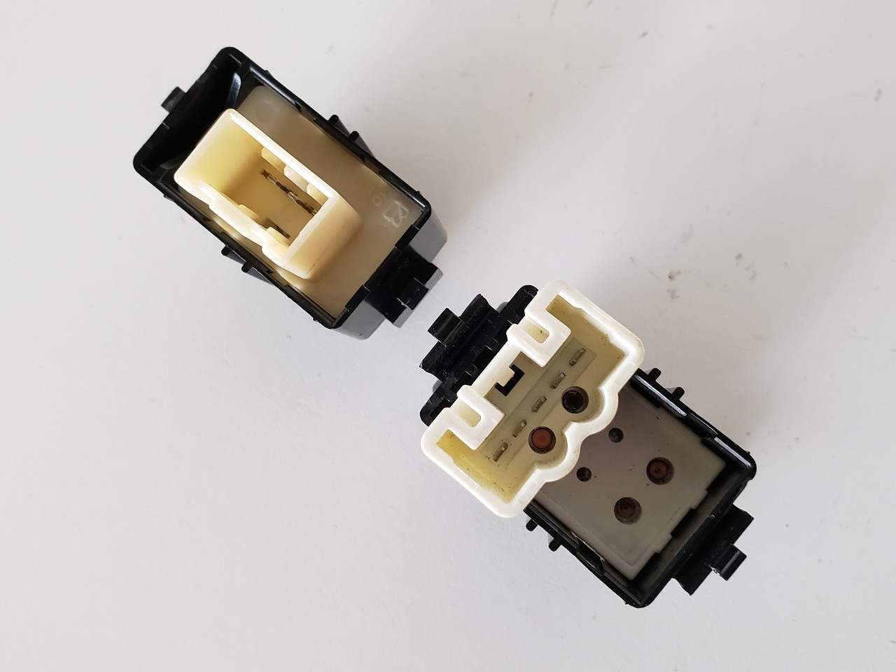 98-02 Toyota Corolla Right Front Passenger Window Switch OEM