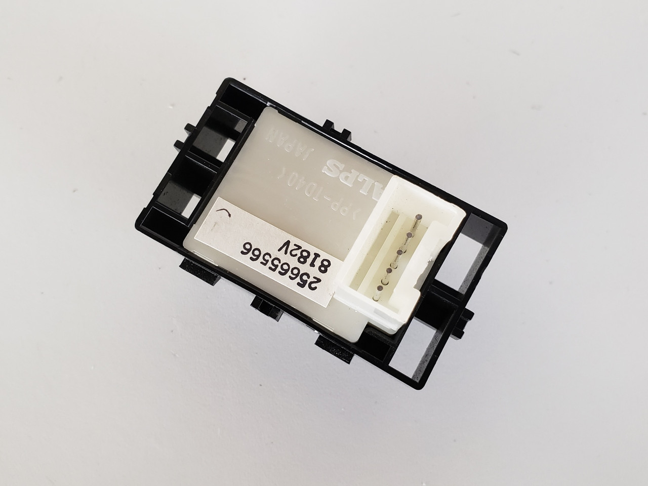 98-04 Cadillac Seville 25665566 Passenger Window Switch OEM