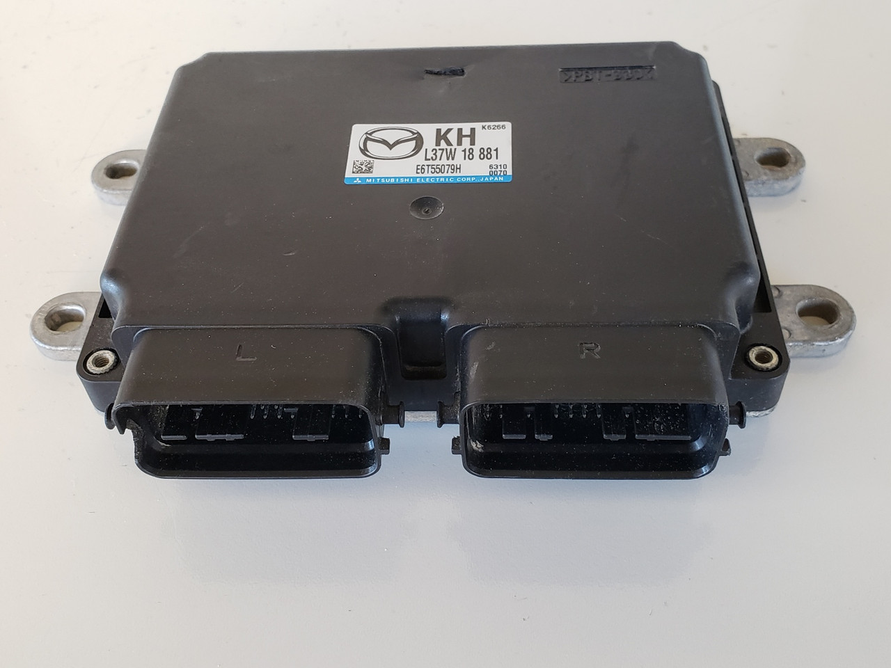 2006 Mazda 3 L37W 18 881 Computer Brain Engine Control ECU