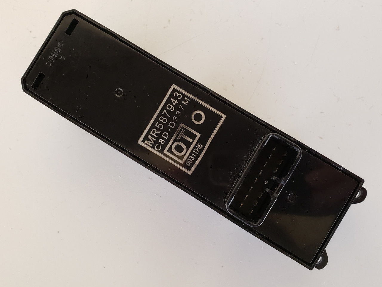 07-10 Mitsubishi Galant MR587943 Drivers Side Left Master Window Switch OEM