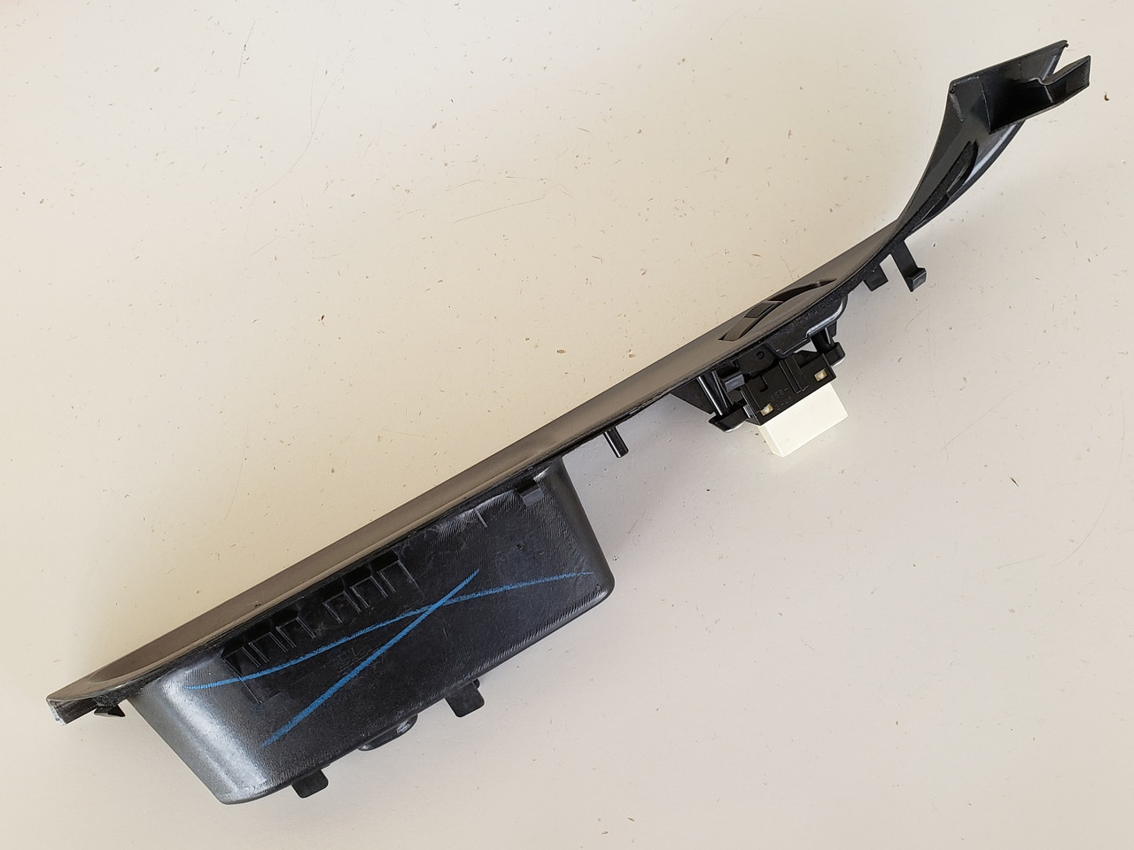 03-05 Mazda 6 GK26-684L1 Right Front Passenger Window Switch OEM