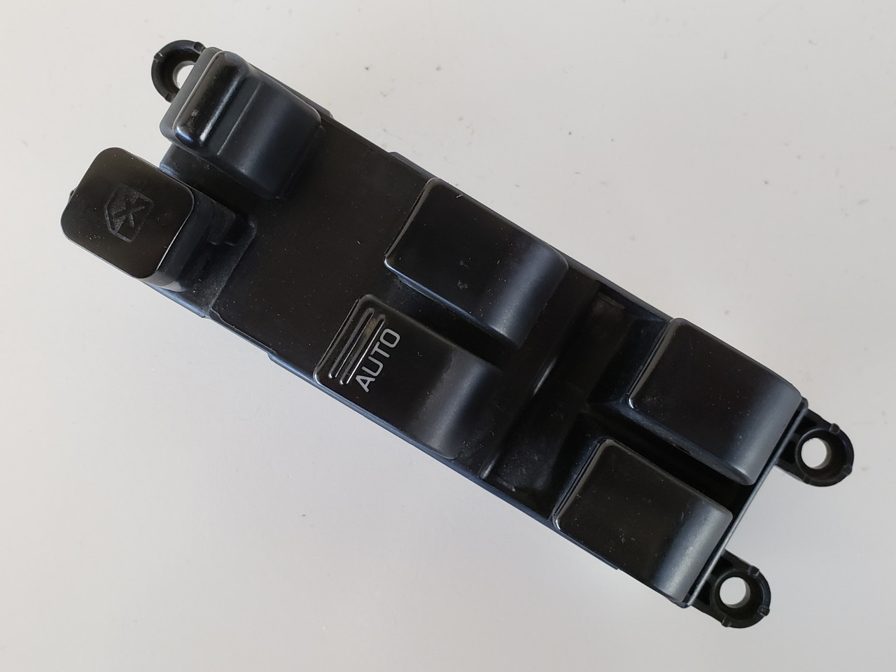 99 Infiniti QX4 25401 0W010 Drivers Side Left Master Window Switch OEM