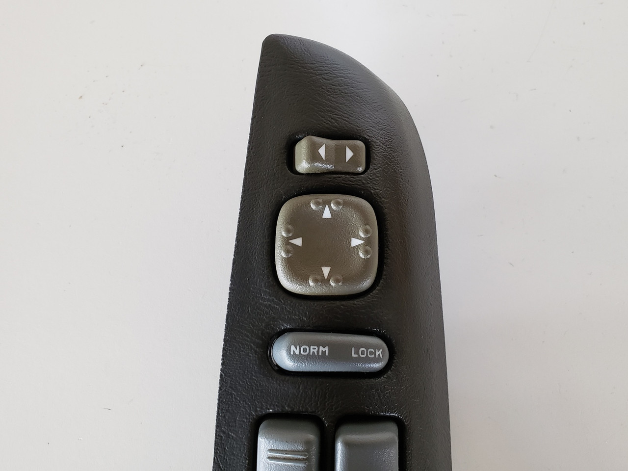 99-05 Chevy S-10 J12M-8013 Drivers Side Left Master Window Switch OEM