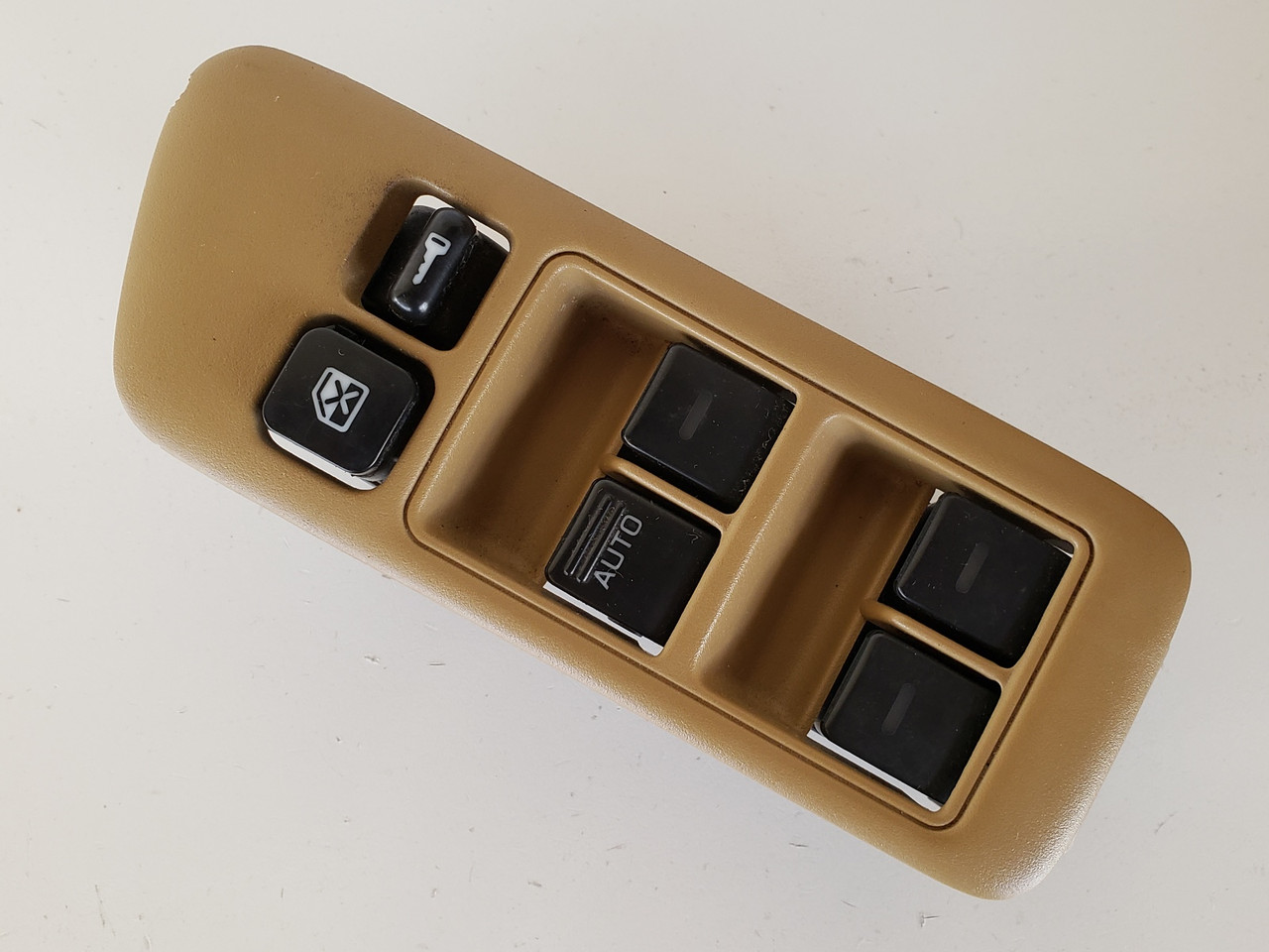 96-99 Infiniti I30 LS94 Drivers Side Left Master Window Switch OEM 96-99 Infiniti I30 LS94 Drivers Side Left Master Window Switch OEM