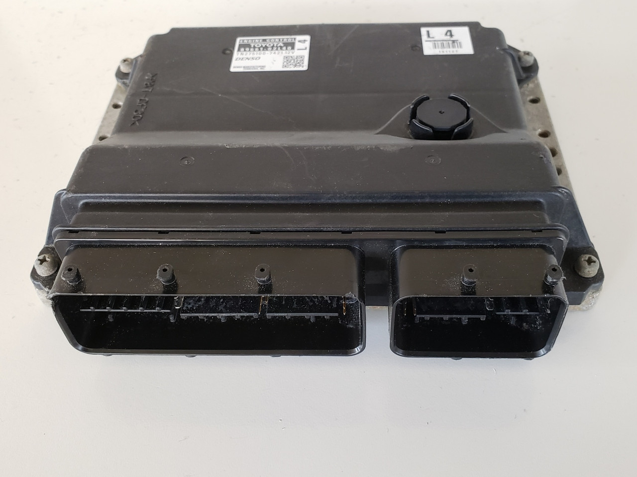 2009 Toyota Matrix 89661-02L40 Computer Brain Engine Control ECU ECM EBX Module