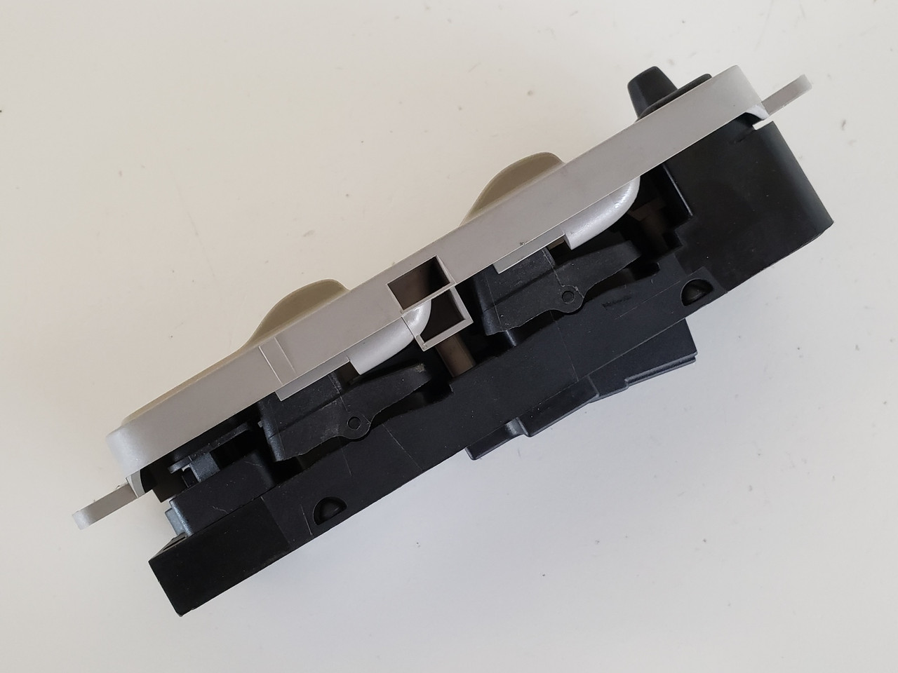 08-11 Volvo 70 Series V70 30762141 Drivers Side Left Master Window Switch OEM