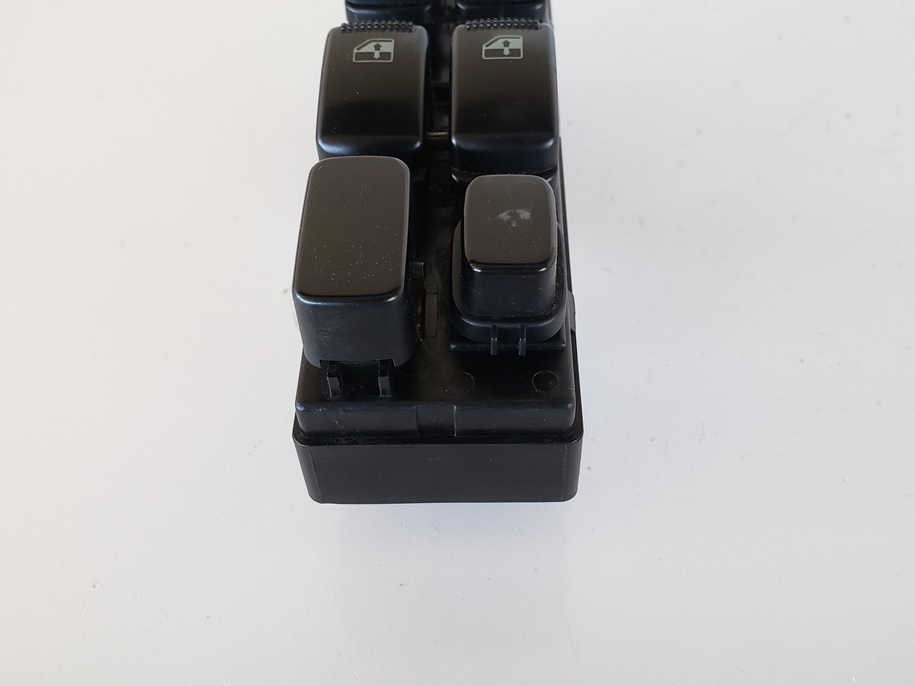 02-05 Hyundai Sonata 93570-3D110 Drivers Side Left Master Window Switch OEM