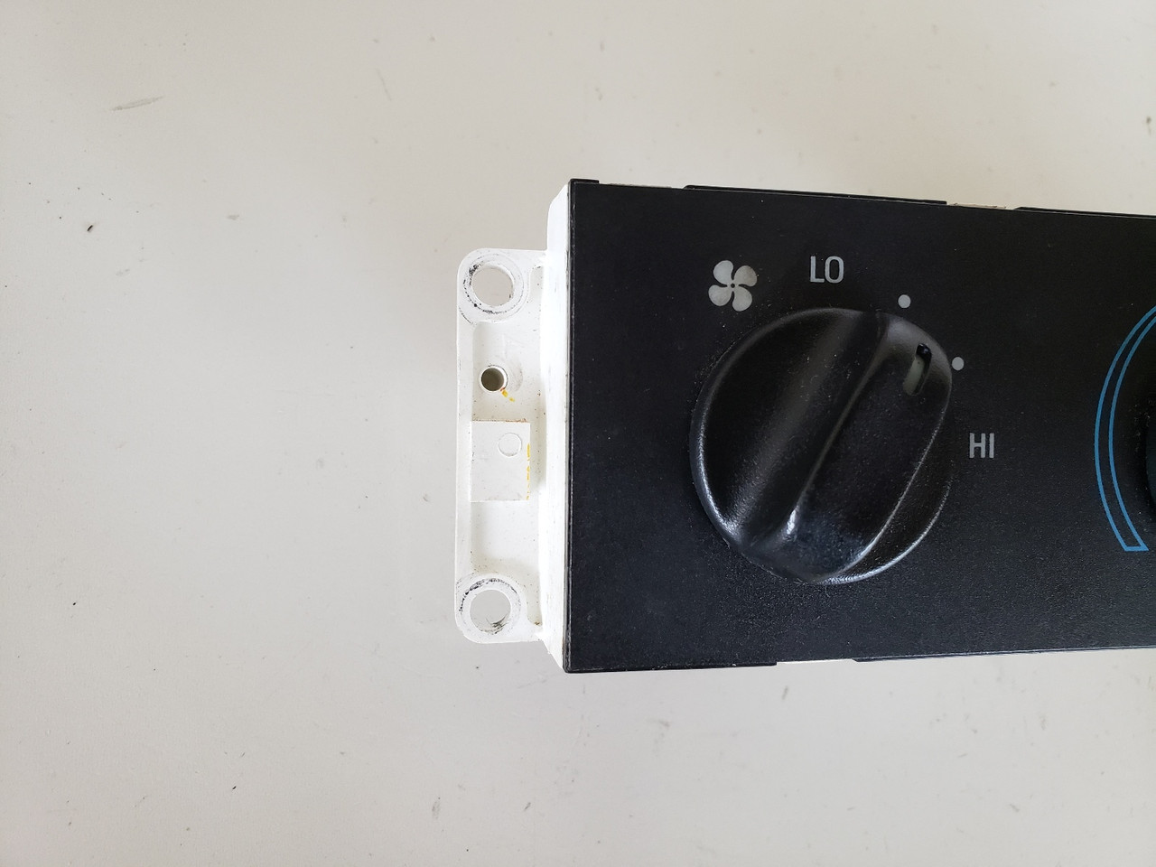 98-09 Grand Marquis F8AF-19E764-AA Climate Control Panel Temp Unit A/C Heater 98-09 Grand Marquis F8AF-19E764-AA Climate Control Panel Temp Unit A/C Heater