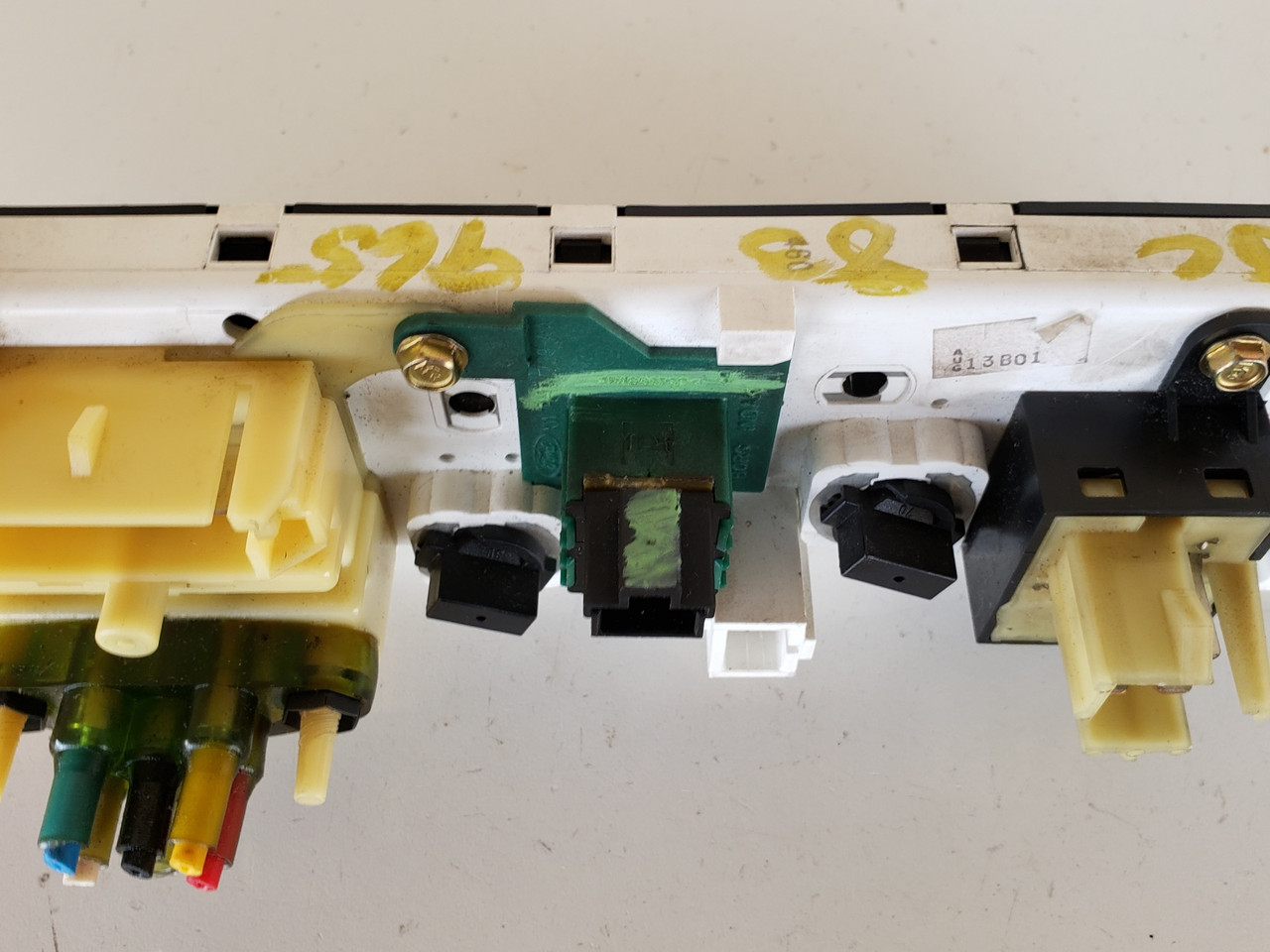 98-09 Grand Marquis F8AF-19E764-AA Climate Control Panel Temp Unit A/C Heater 98-09 Grand Marquis F8AF-19E764-AA Climate Control Panel Temp Unit A/C Heater