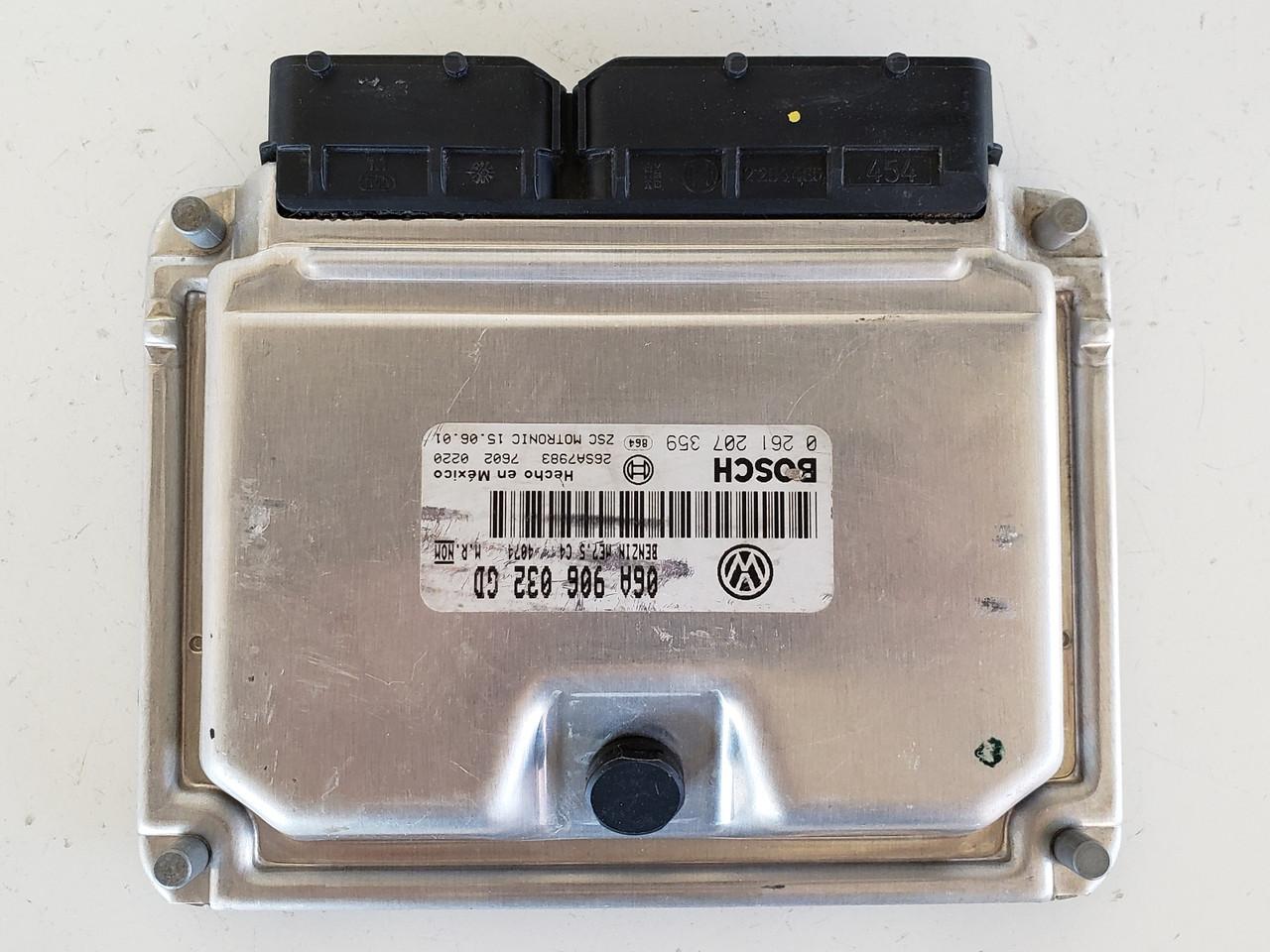 2002 VW Beetle 06A 906 032 GD Computer Brain Engine Control ECU ECM EBX Module