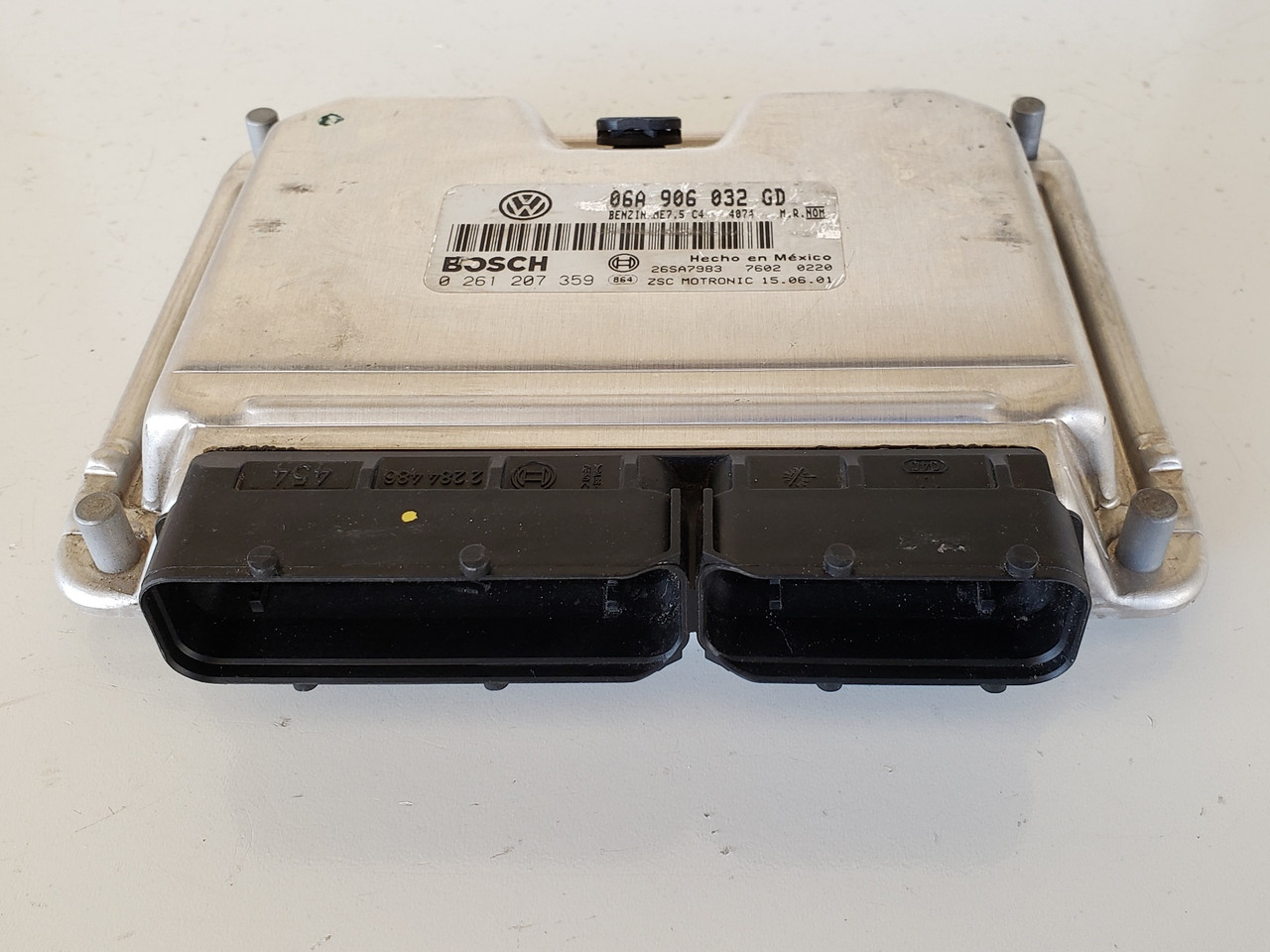 2002 VW Beetle 06A 906 032 GD Computer Brain Engine Control ECU ECM EBX Module