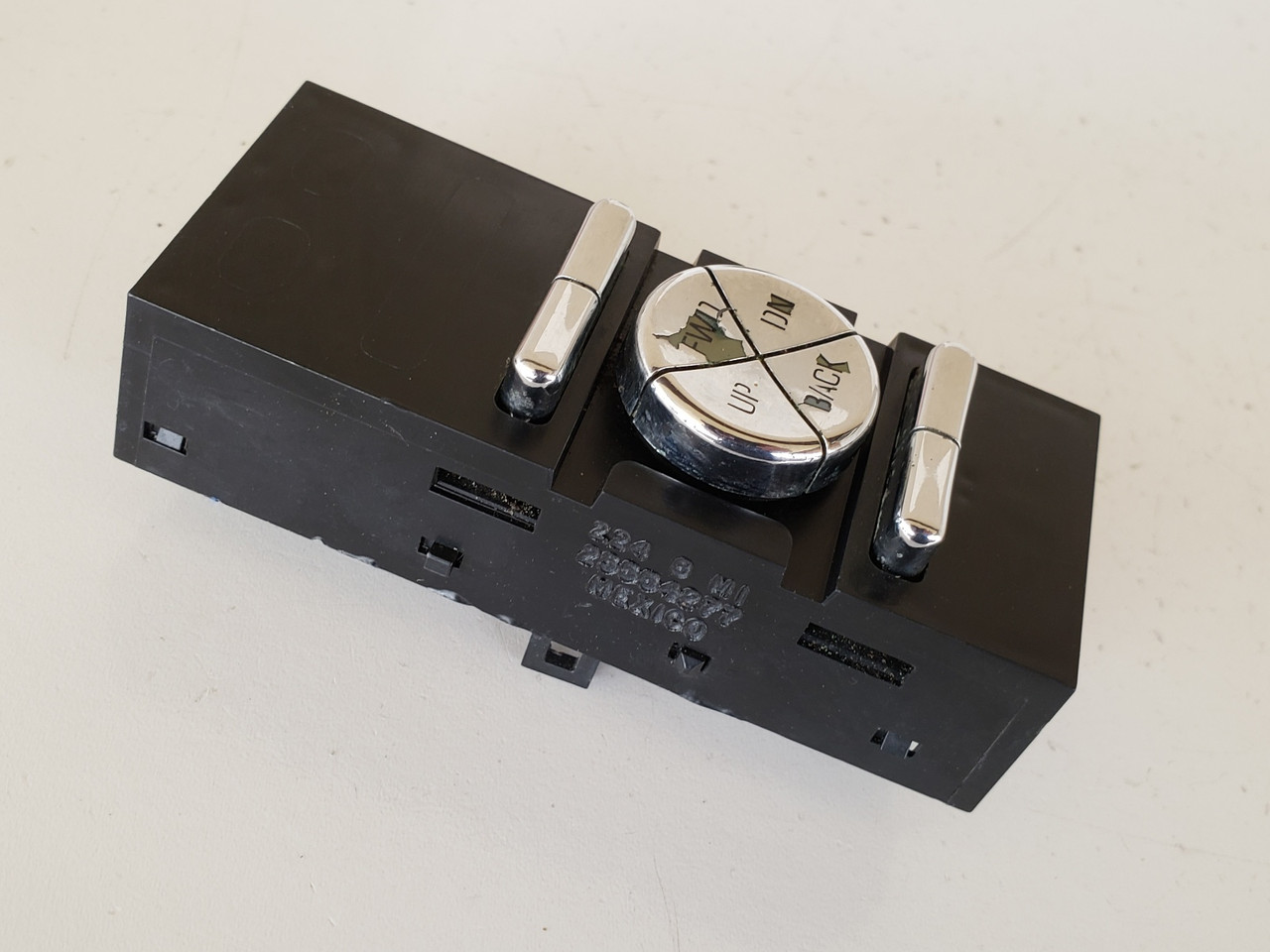 92-96 Buick Lesabre 2554277 Drivers Side Left Master Window Switch OEM 92-96 Buick Lesabre 2554277 Drivers Side Left Master Window Switch OEM