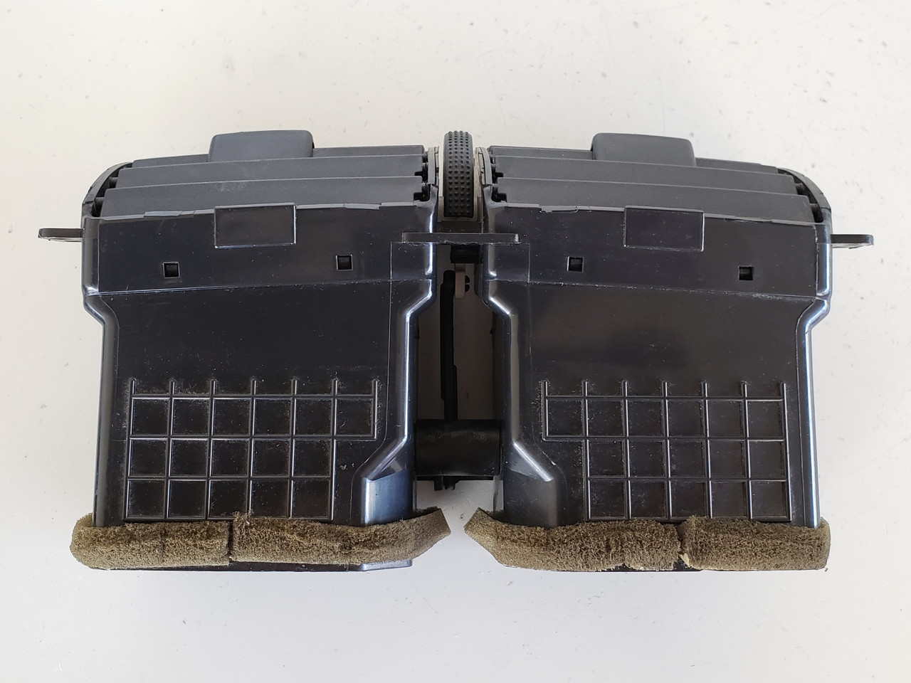 05 Hyundai Tucson 97410-2E000 Air Vent Center Dash