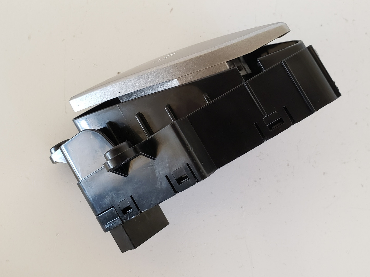 2012-2015 Hyundai Veloster 299103772 Traction Control Button Switch 2012-2015 Hyundai Veloster 299103772 Traction Control Button Switch