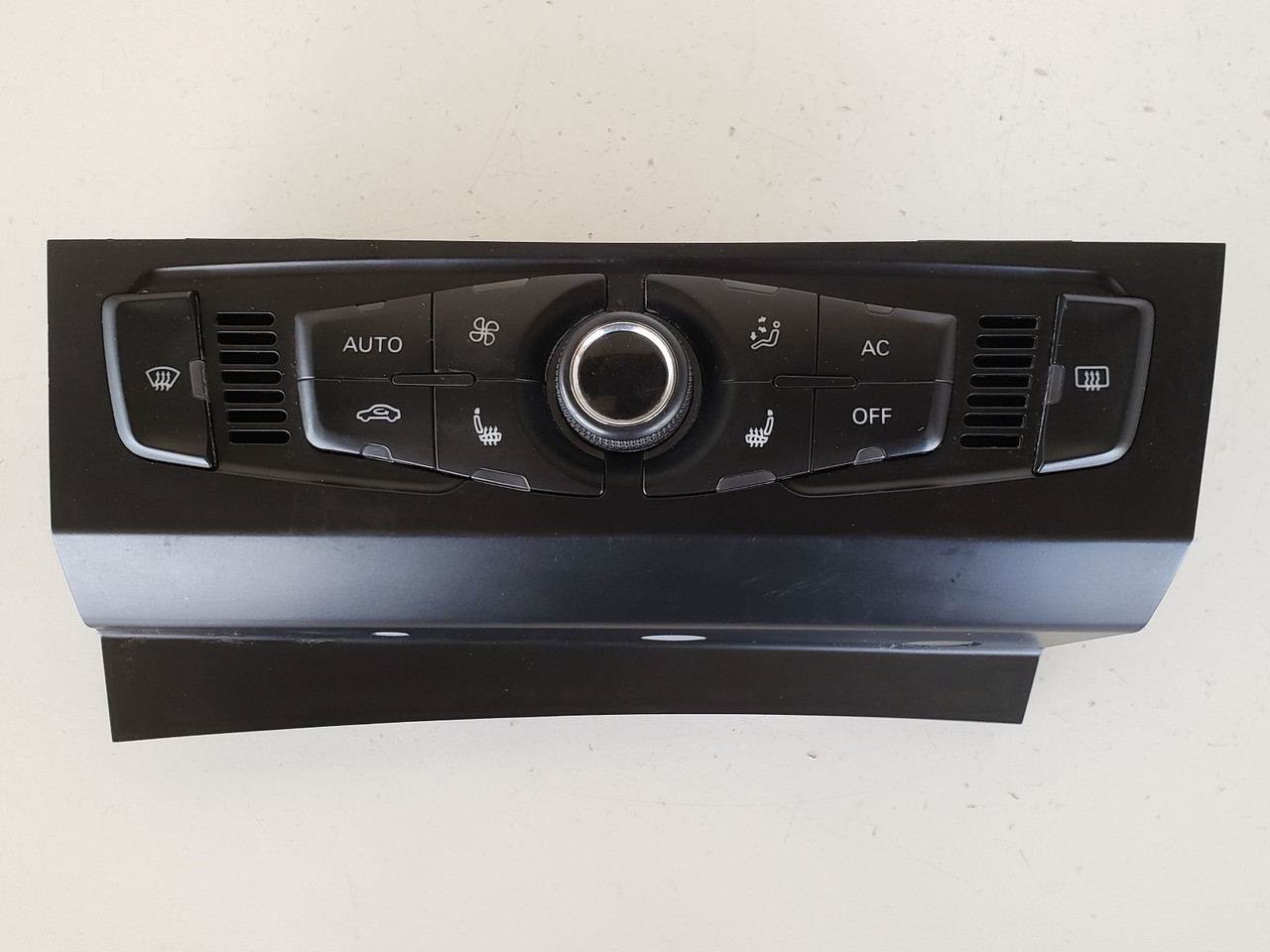 09-12 Audi A4 8T1 820 043 AN Climate Control Panel Temperature Unit A/C Heater