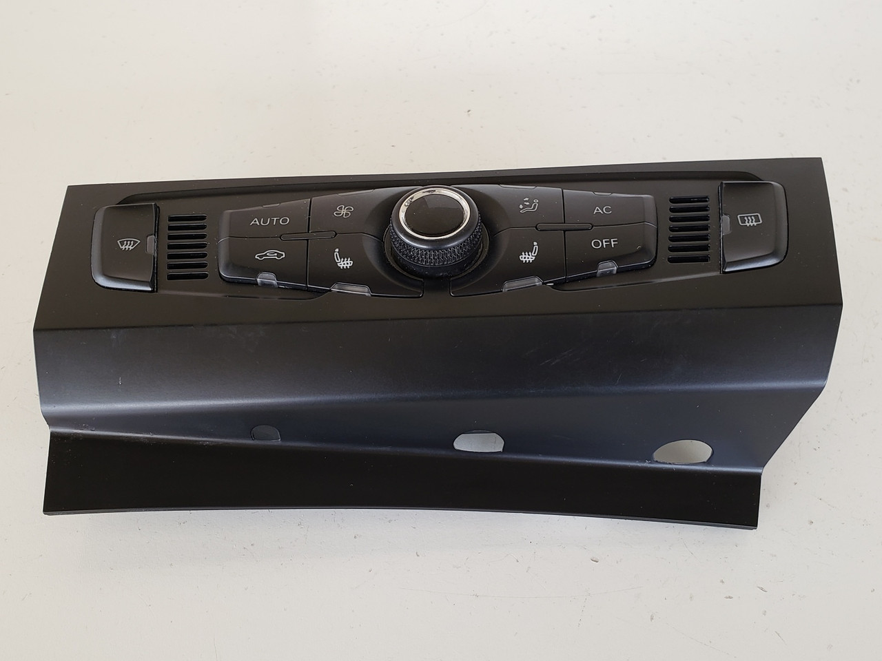 09-12 Audi A4 8T1 820 043 AN Climate Control Panel Temperature Unit A/C Heater