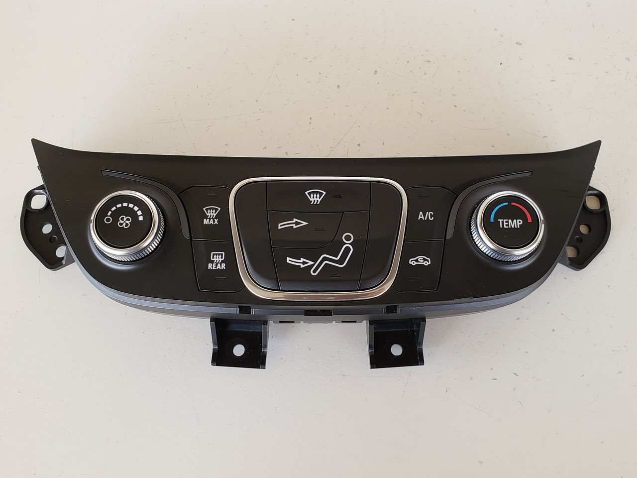 19-20 Chevy Equinox 84422503 Climate Control Panel Temperature Unit A/C Heater 19-20 Chevy Equinox 84422503 Climate Control Panel Temperature Unit A/C Heater
