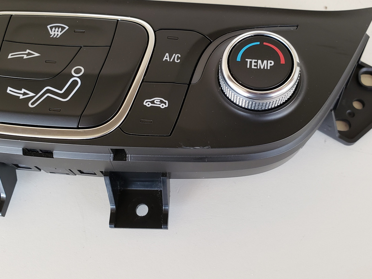 19-20 Chevy Equinox 84422503 Climate Control Panel Temperature Unit A/C Heater 19-20 Chevy Equinox 84422503 Climate Control Panel Temperature Unit A/C Heater