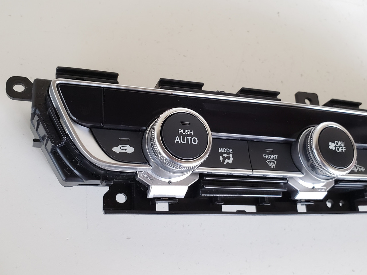18-20 Honda Accord 79610TVAA01 Climate Control Panel Temperature Unit A/C Heater 18-20 Honda Accord 79610TVAA01 Climate Control Panel Temperature Unit A/C Heater