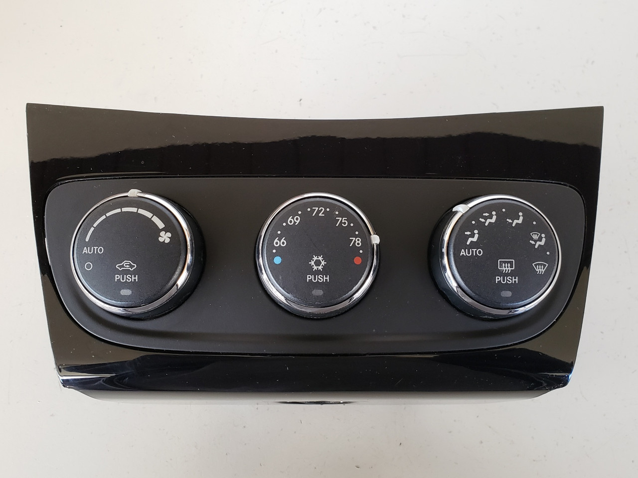 11-14 Chrysler 200 P55111888AI Climate Control Panel Temperature Unit A/C Heater