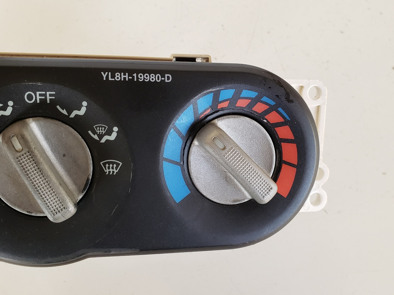 05-06 Tribute YL8H-19980-DJ Climate Control Panel Temperature Unit A/C Heater