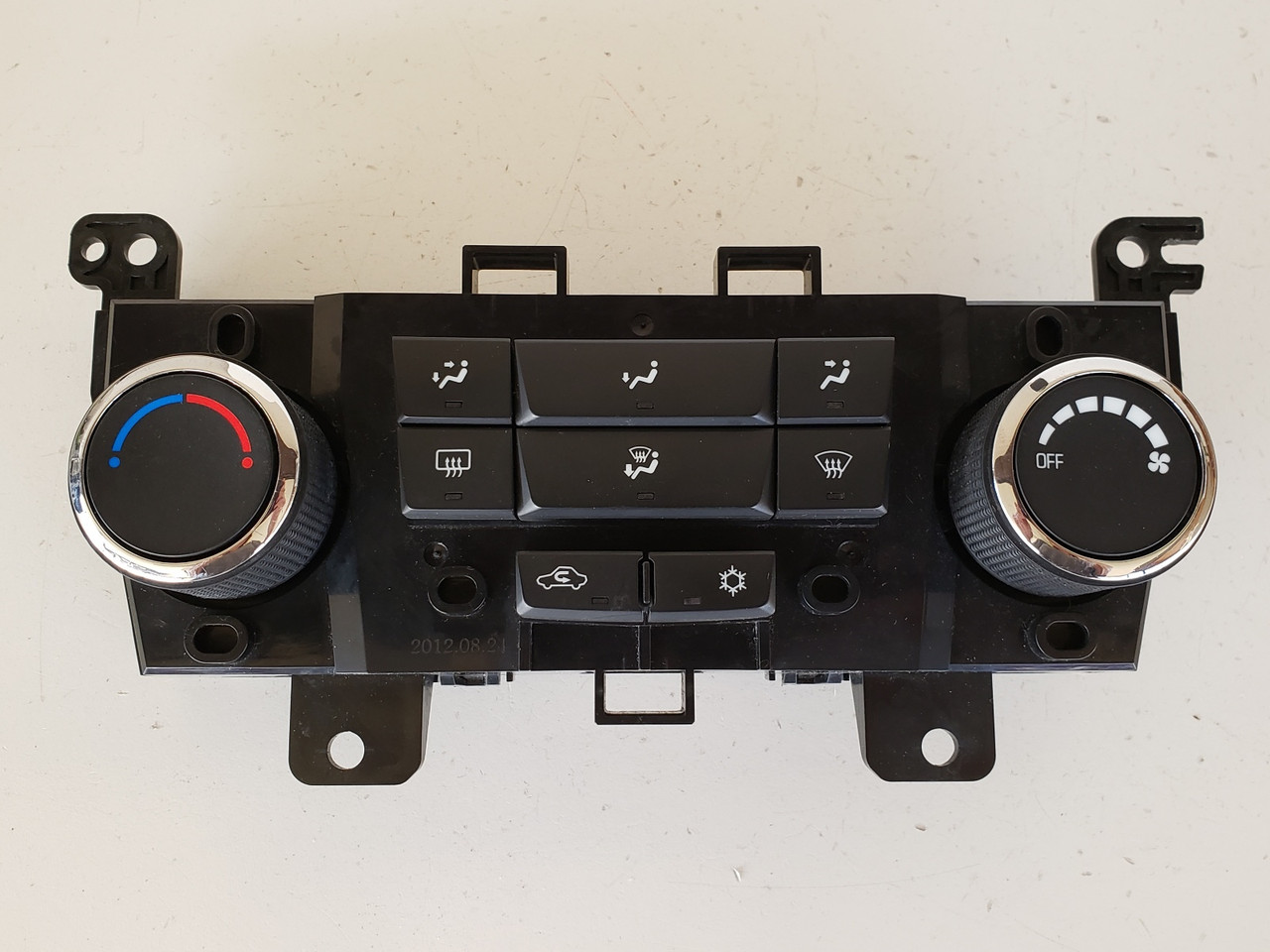 13 Chevy Orlando 3862078 Climate Control Panel Temperature Unit A/C Heater