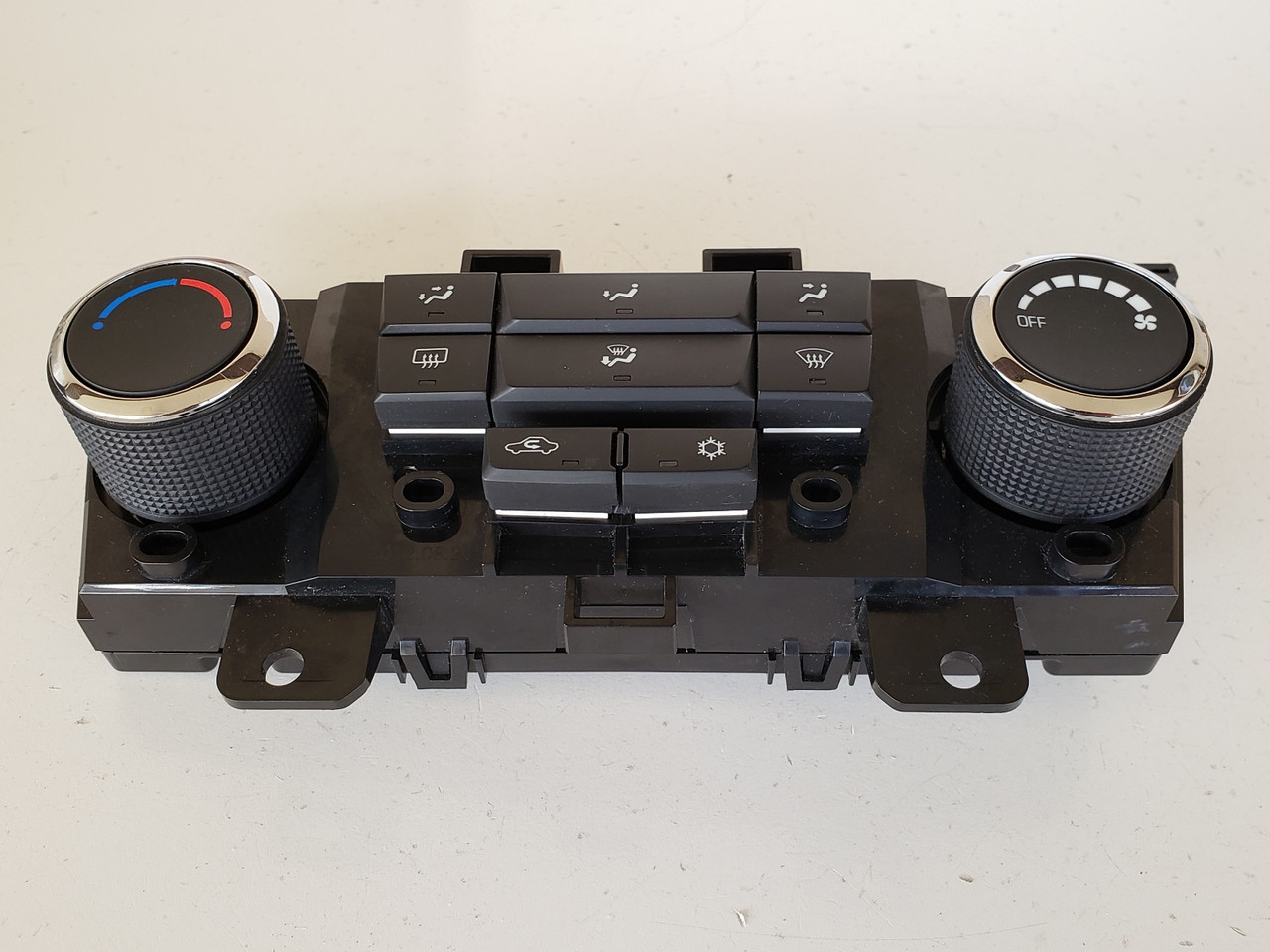 13 Chevy Orlando 3862078 Climate Control Panel Temperature Unit A/C Heater