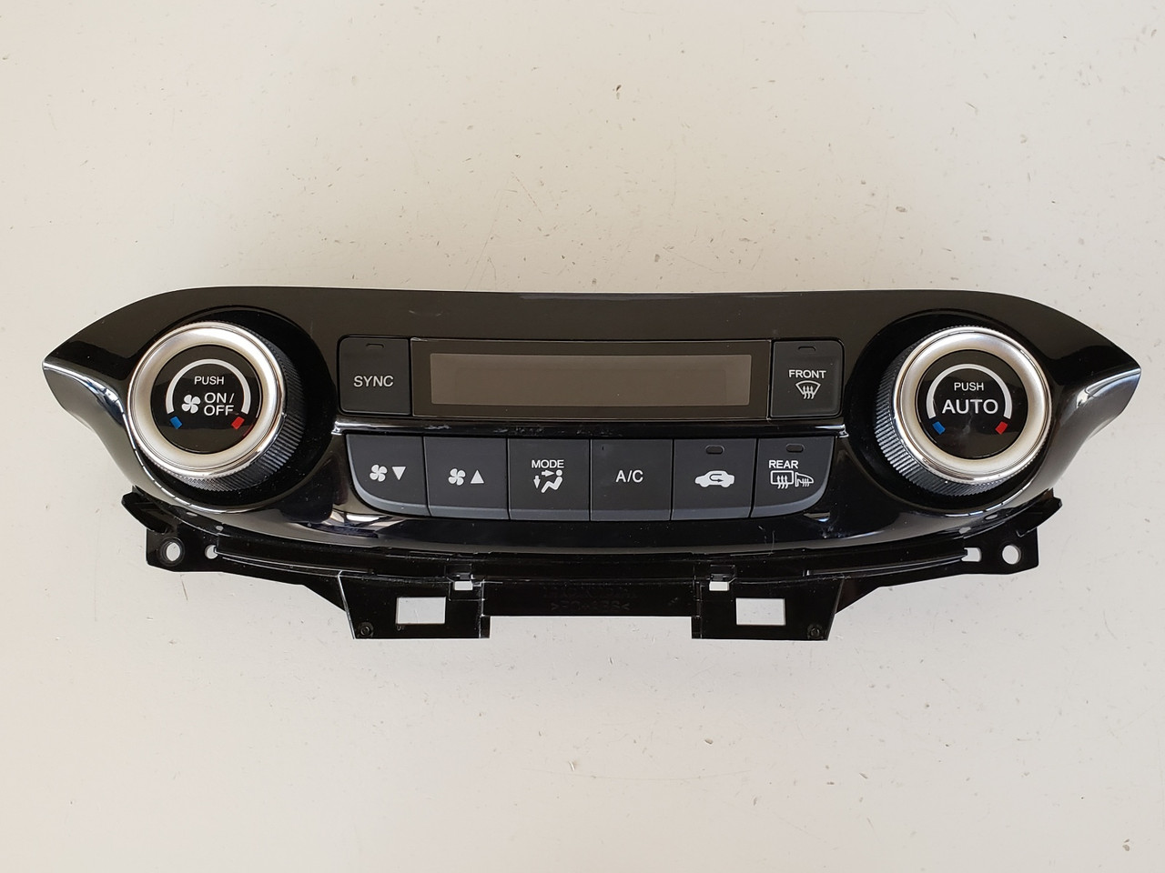 15-16 CR-V CRV 79600-T1W-C41 Climate Control Panel Temperature Unit A/C Heater 15-16 CR-V CRV 79600-T1W-C41 Climate Control Panel Temperature Unit A/C Heater