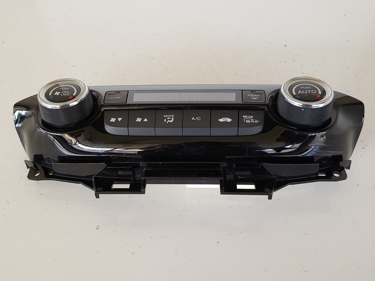 15-16 CR-V CRV 79600-T1W-C41 Climate Control Panel Temperature Unit A/C Heater 15-16 CR-V CRV 79600-T1W-C41 Climate Control Panel Temperature Unit A/C Heater