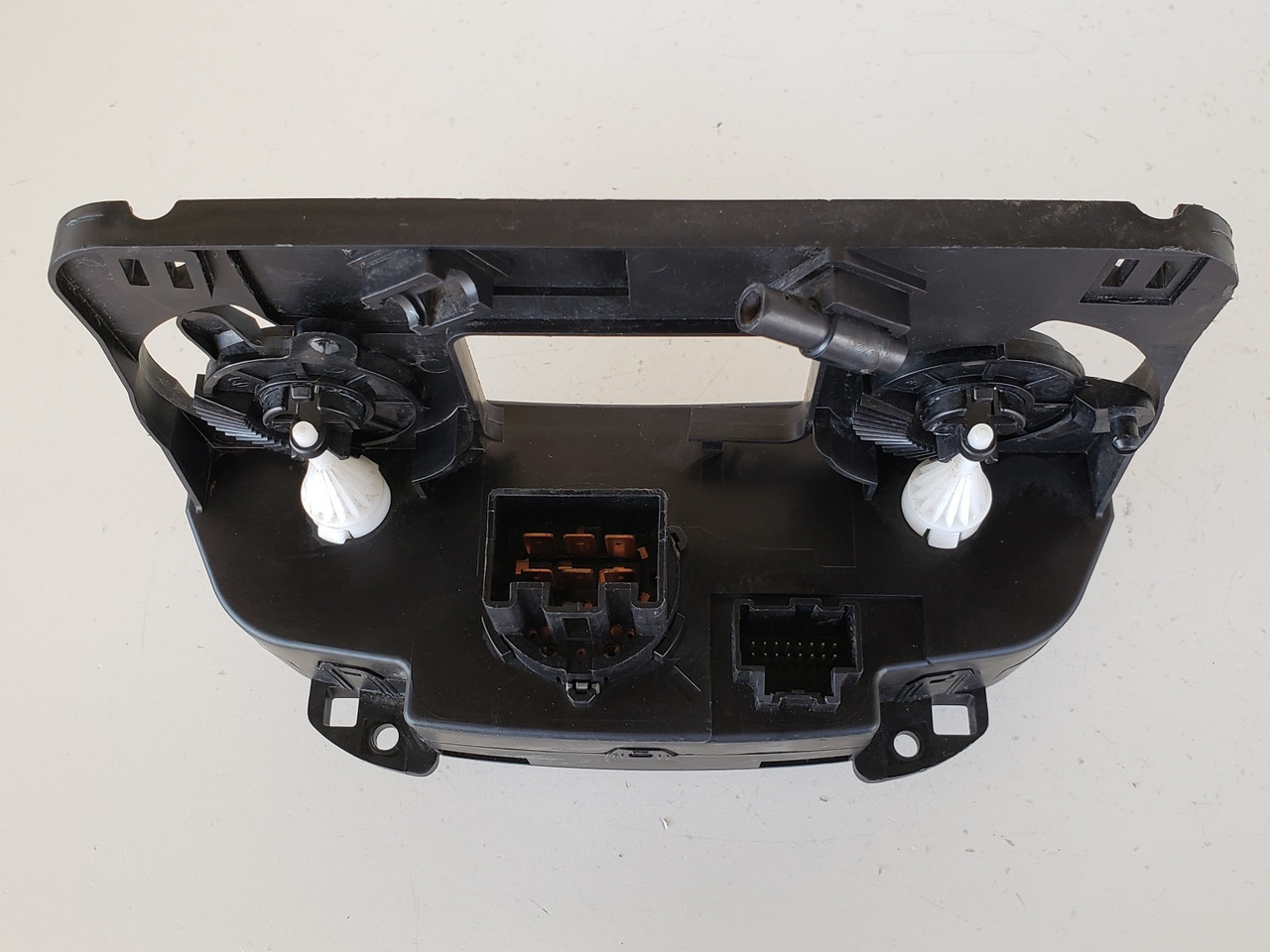 17-18 Chevy Spark 42614205 Climate Control Panel Temperature Unit A/C Heater 17-18 Chevy Spark 42614205 Climate Control Panel Temperature Unit A/C Heater