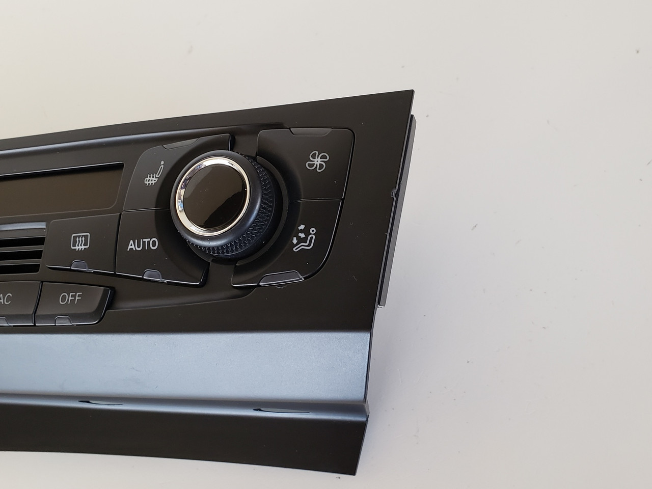 09-12 Audi A4 8T1 820 043 AQ Climate Control Panel Temperature Unit A/C Heater