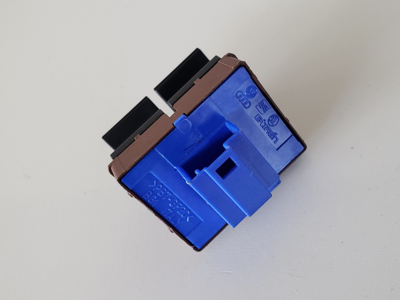 VW Passat Jetta CC 3C0959903B Fuel Door / Trunk Release Button