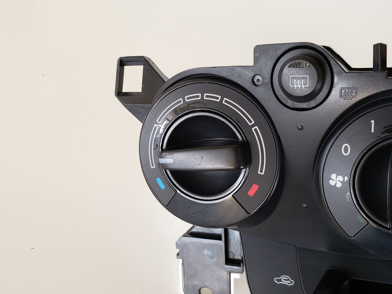 11-14 Mazda 2 DF7161190C Climate Control Panel Temperature Unit A/C Heater