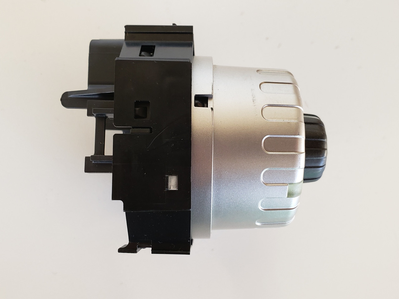 06-08 Toyota Yaris 55902-758857 Fan Speed Knob Only