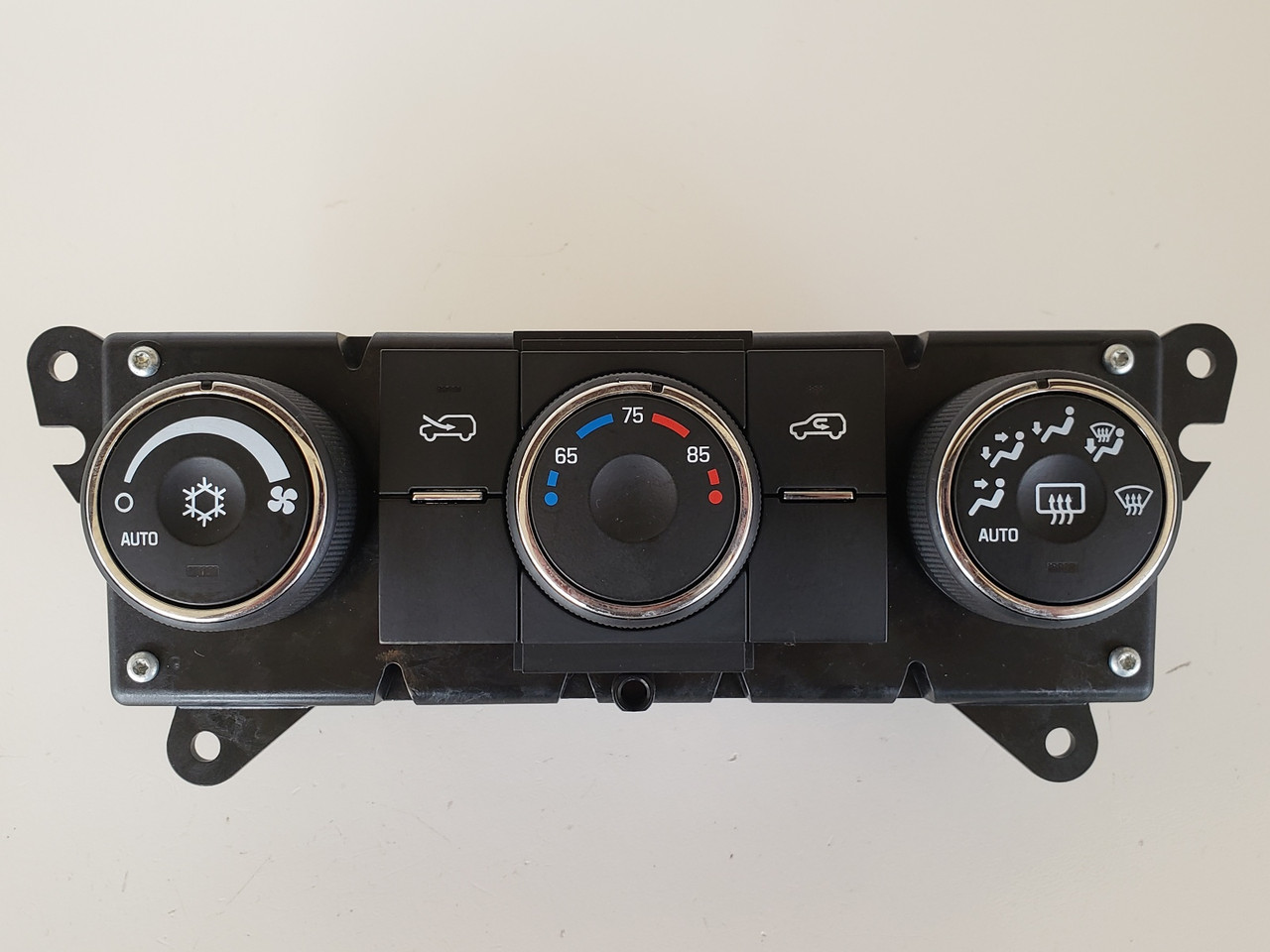 08-10 Saturn Vue 96800686 Climate Control Panel Temperature Unit A/C Heater